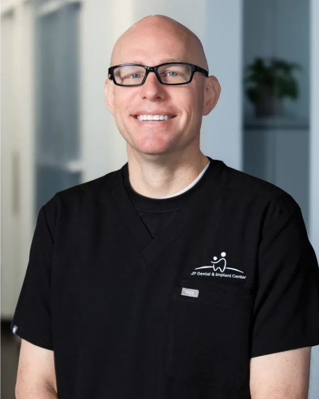 Portrait of Dr Brandon R. Wilcox